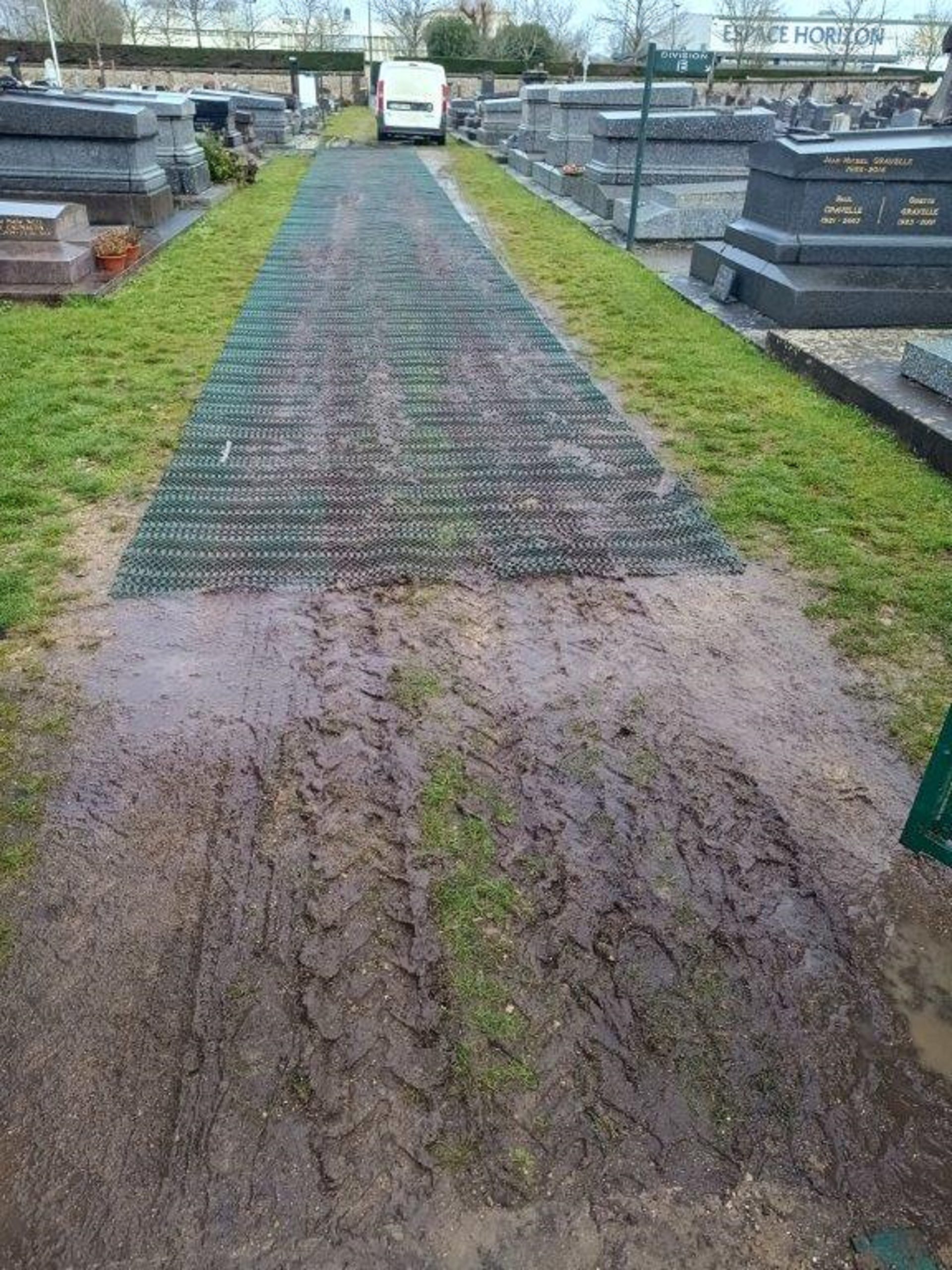 Les allées de notre ancien cimetière